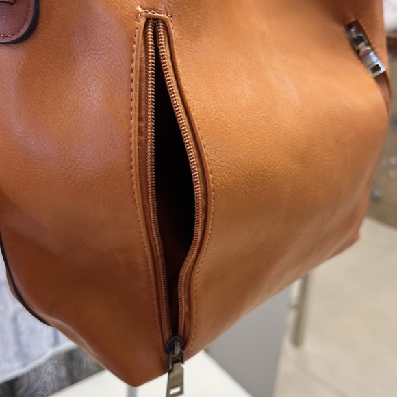 Jen & Co Alexa 2-in-1 Hobo Bag - Picture 3 of 5